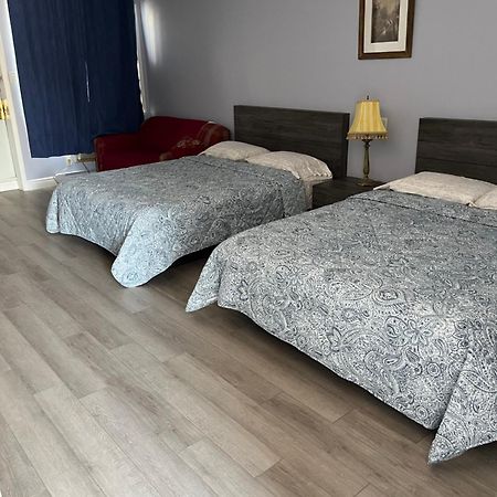 Motel La Siesta De Gascon Terrebonne Eksteriør billede