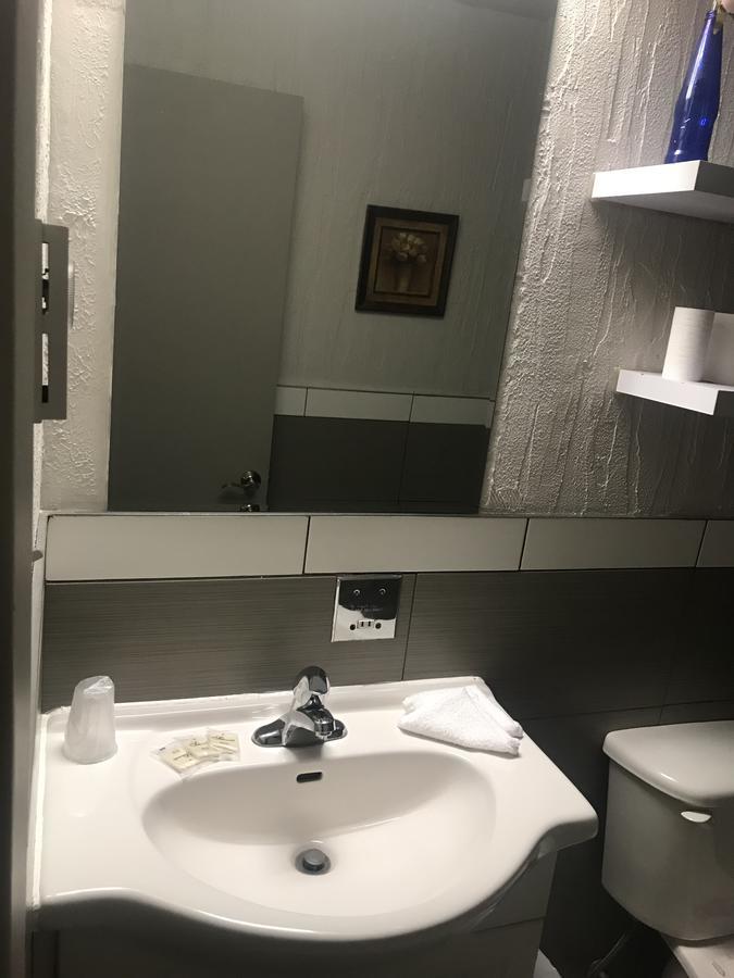 Motel La Siesta De Gascon Terrebonne Eksteriør billede