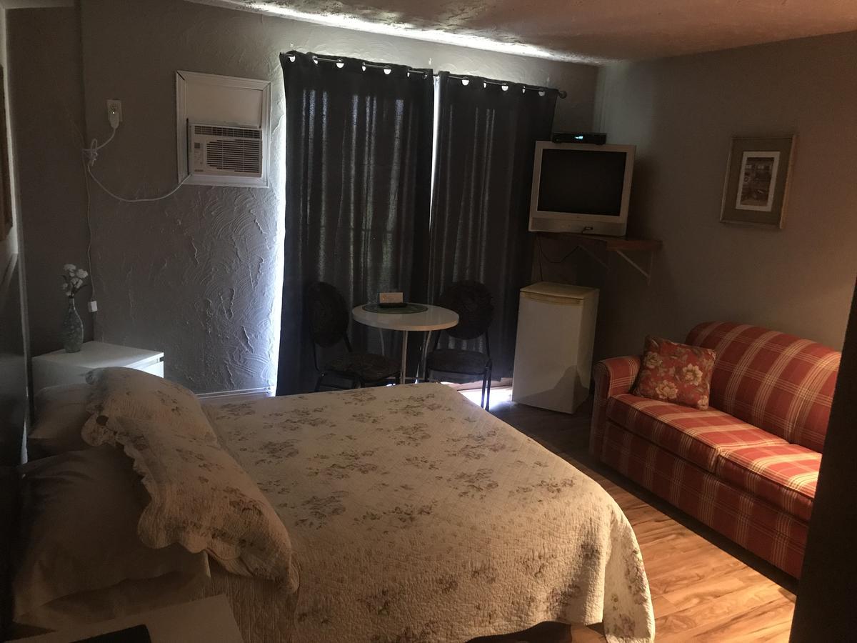 Motel La Siesta De Gascon Terrebonne Eksteriør billede