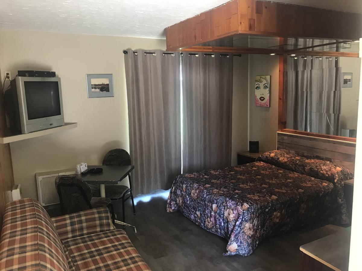 Motel La Siesta De Gascon Terrebonne Eksteriør billede