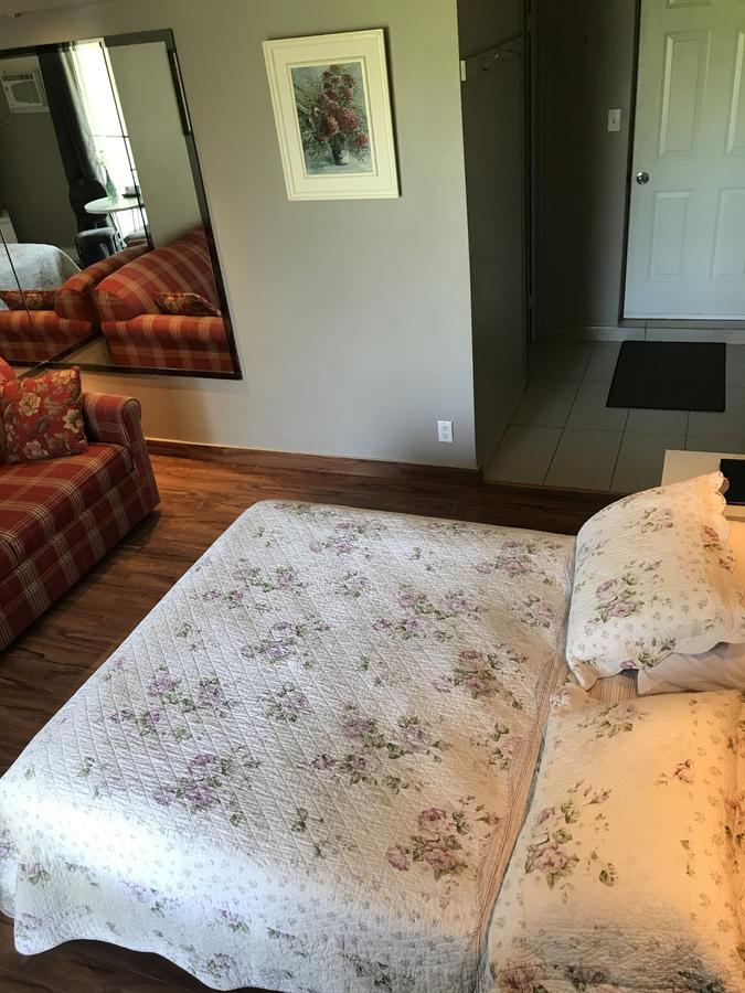 Motel La Siesta De Gascon Terrebonne Eksteriør billede