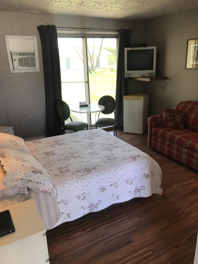 Motel La Siesta De Gascon Terrebonne Eksteriør billede
